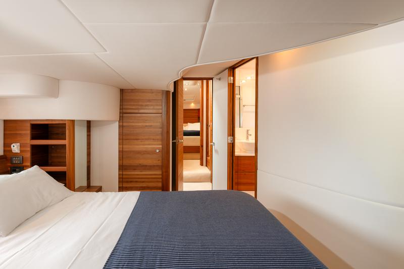 Book yachts online - motorboat - Sealine T 50 - Maja - rent