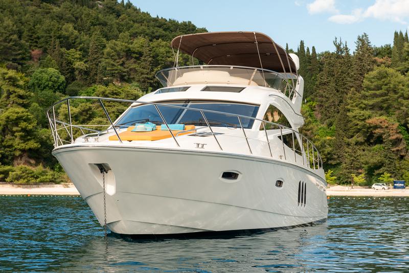 Book yachts online - motorboat - Sealine T 50 - Maja - rent