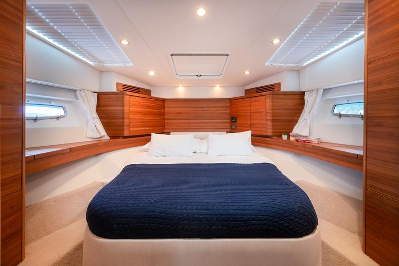 Book yachts online - motorboat - Sealine T 50 - Maja - rent