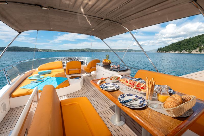 Book yachts online - motorboat - Sealine T 50 - Maja - rent
