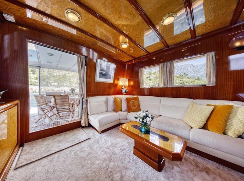 Book yachts online - motorboat - Motoryacht - Custom Blanka - rent