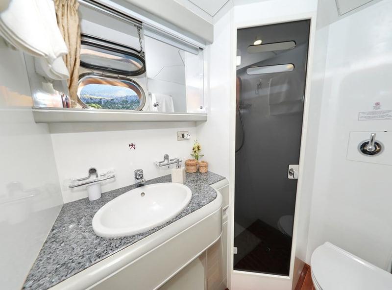 Book yachts online - motorboat - Motoryacht - Custom Blanka - rent