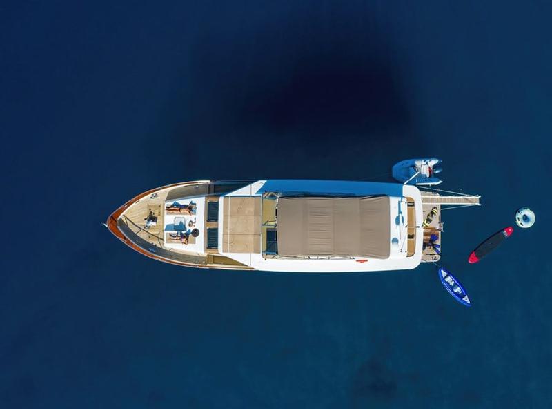 Book yachts online - motorboat - Motoryacht - Custom Blanka - rent