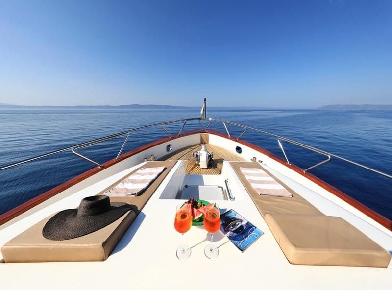 Book yachts online - motorboat - Motoryacht - Custom Blanka - rent