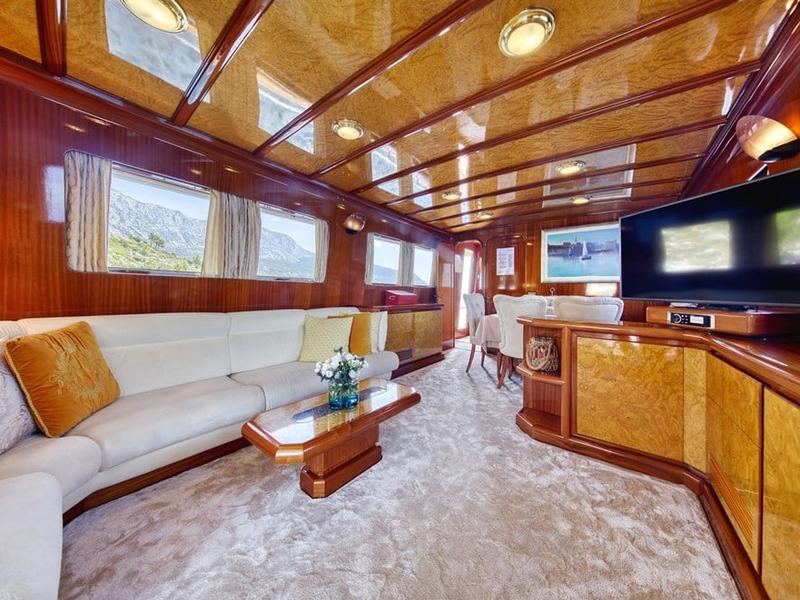 Book yachts online - motorboat - Motoryacht - Custom Blanka - rent
