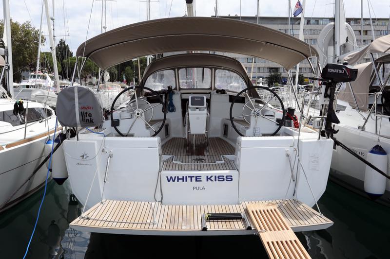 Book yachts online - sailboat - Sun Odyssey 449 - Una Bella Ria - rent