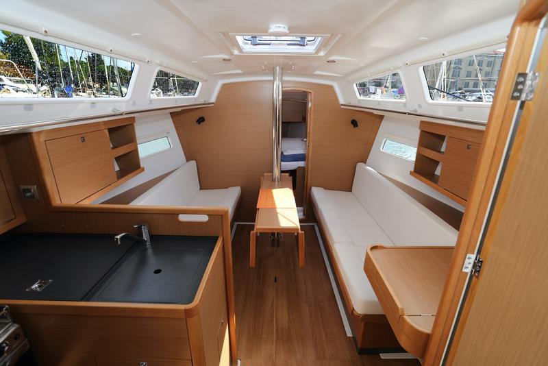 Book yachts online - sailboat - Sun Odyssey 319 - Tatjana - rent