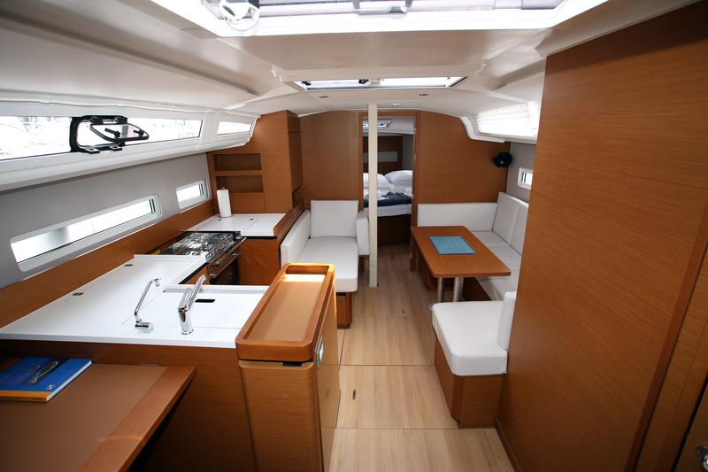 Book yachts online - sailboat - Sun Odyssey 410 - Deba - rent