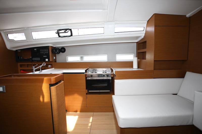 Book yachts online - sailboat - Sun Odyssey 410 - Deba - rent