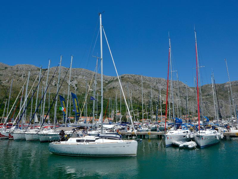 Book yachts online - sailboat - Sun Odyssey 33i - Hasta Siempre - rent
