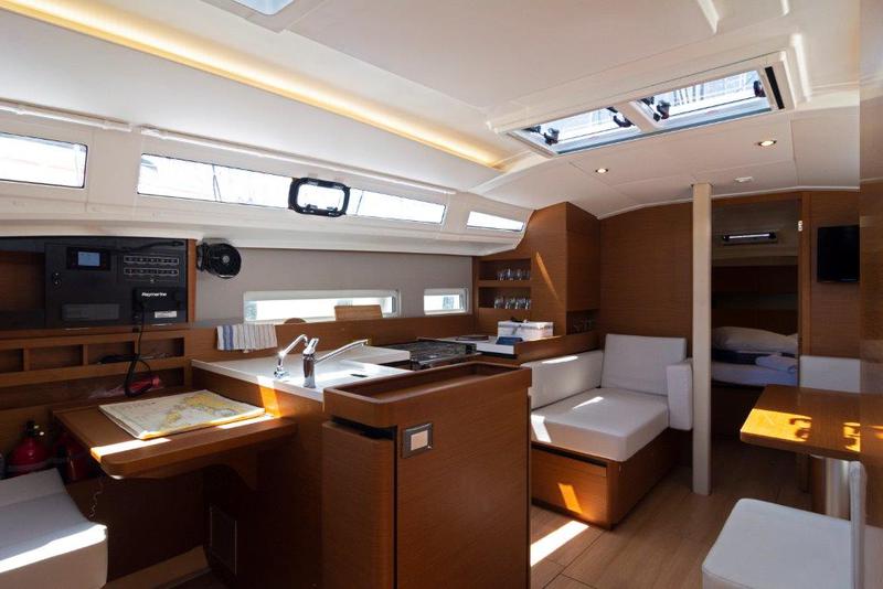 Book yachts online - sailboat - Sun Odyssey 410 - Red Kiss - rent