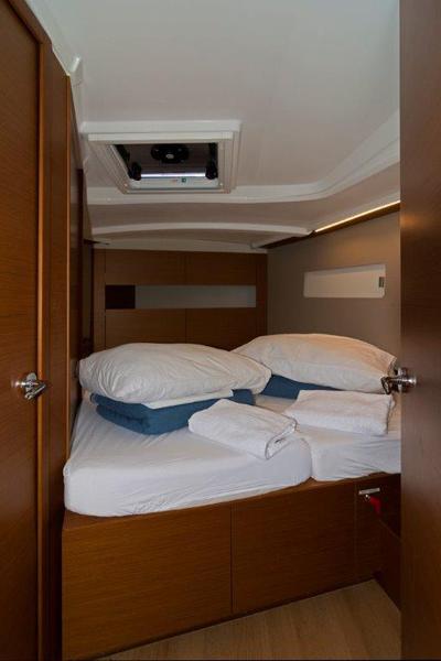 Book yachts online - sailboat - Sun Odyssey 410 - Red Kiss - rent
