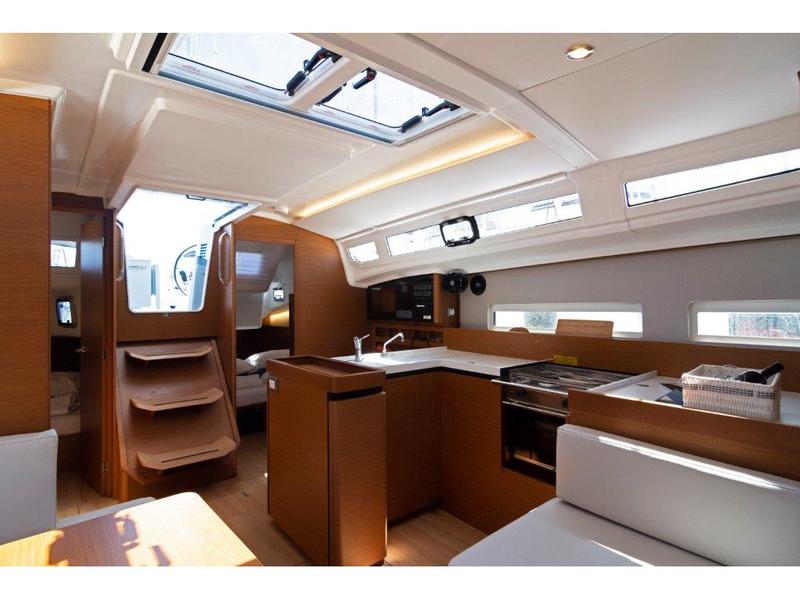 Book yachts online - sailboat - Sun Odyssey 410 - Red Kiss - rent