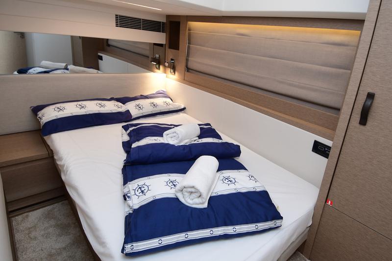 Book yachts online - motorboat - Prestige 590 Fly - B. GINGER - rent