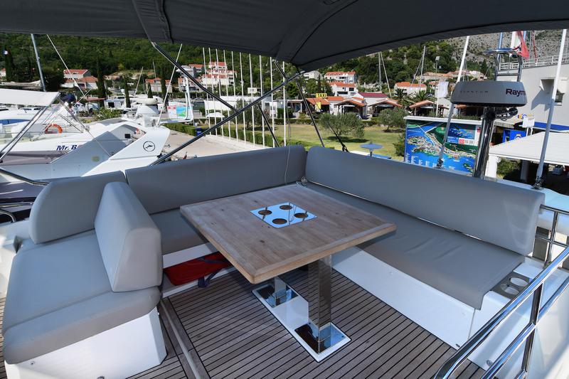 Book yachts online - motorboat - Prestige 590 Fly - B. GINGER - rent