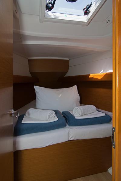 Book yachts online - sailboat - Sun Odyssey 389 - Delta Kiss - rent