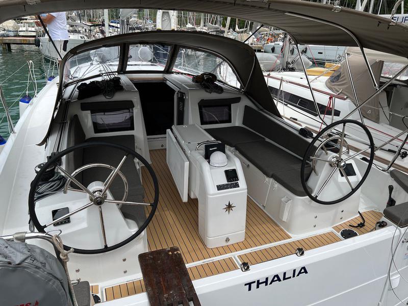 Book yachts online - sailboat - Sun Odyssey 410 - Thalia - rent