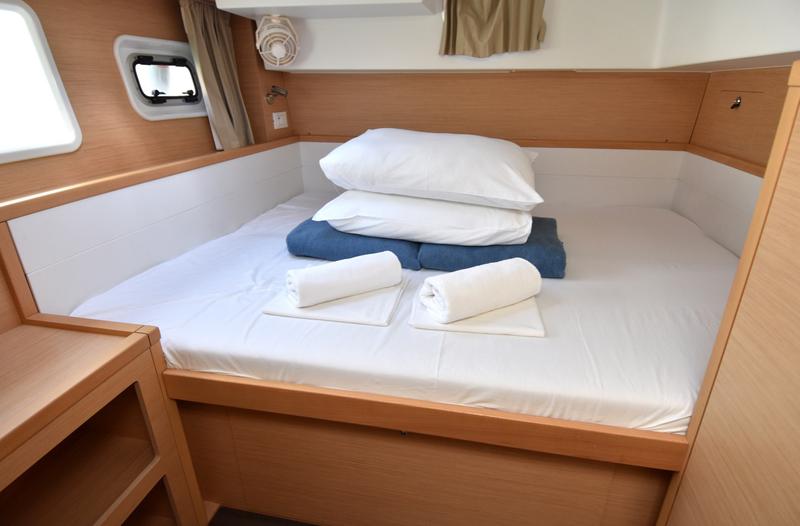Book yachts online - catamaran - Lagoon 39 - Bakus - rent