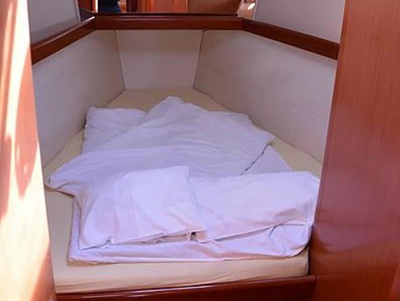 Book yachts online - sailboat - Oceanis 43 V - Valdeker II - rent