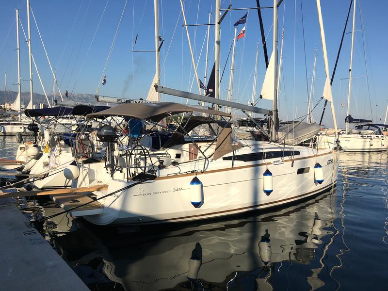 Book yachts online - sailboat - Sun Odyssey 349 - Lydia - rent