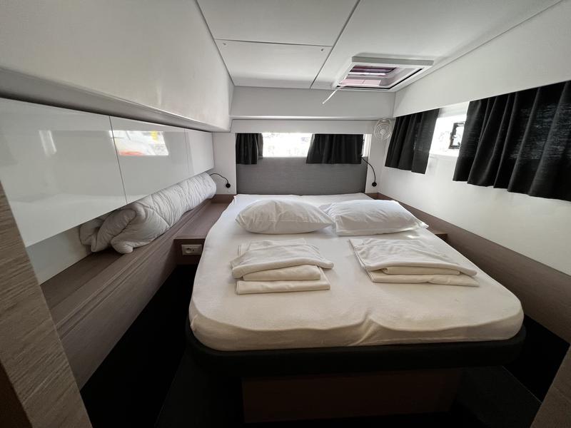 Book yachts online - catamaran - Elba 45 - Angie - rent