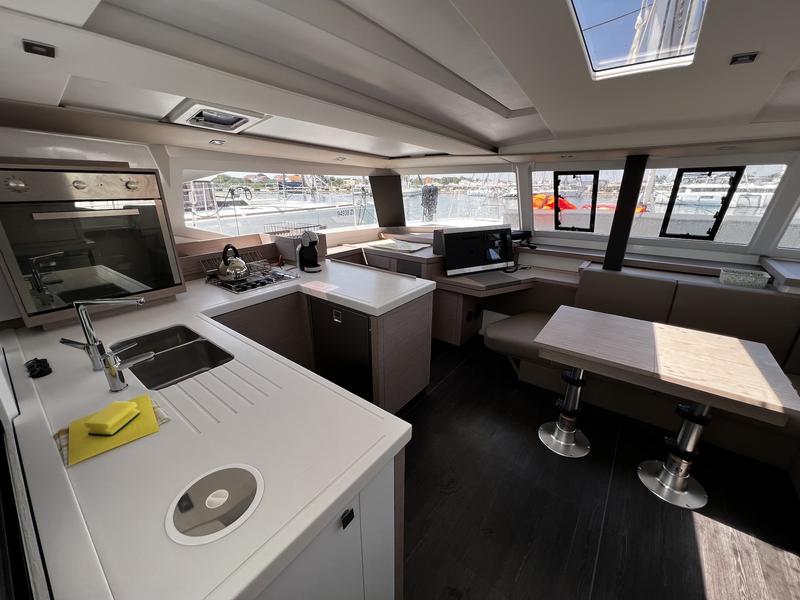 Book yachts online - catamaran - Astréa 42 - Elite - rent