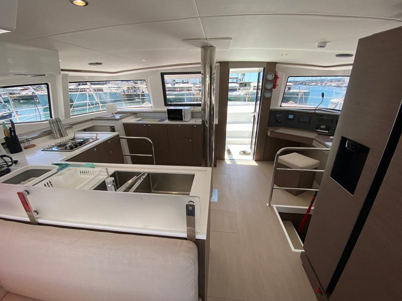 Book yachts online - catamaran - Astréa 42 - Vespera - rent