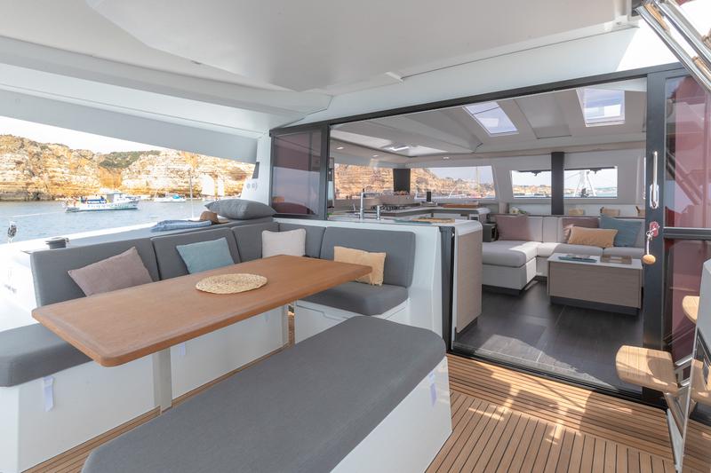 Book yachts online - catamaran - Elba 45 - Santa Maria - rent