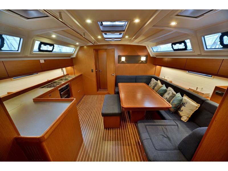Book yachts online - sailboat - Bavaria Cruiser 46 - Veronica II - rent