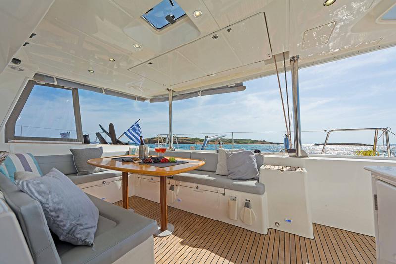 Book yachts online - catamaran - Lagoon 500 - Mystique I - rent