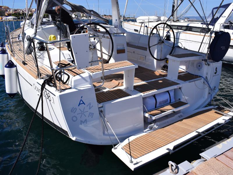 Book yachts online - sailboat - Oceanis 38 - Ánemos - rent