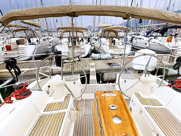 Book yachts online - sailboat - Dufour 425 Grand Large - Animato - rent