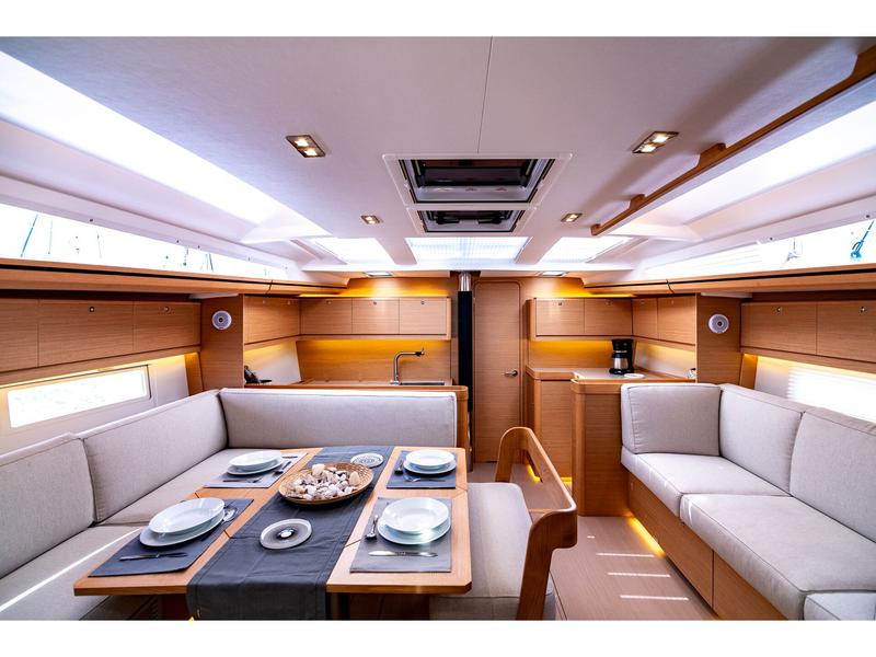 Book yachts online - sailboat - Dufour 520 Grand Large - Blue Bayou - rent
