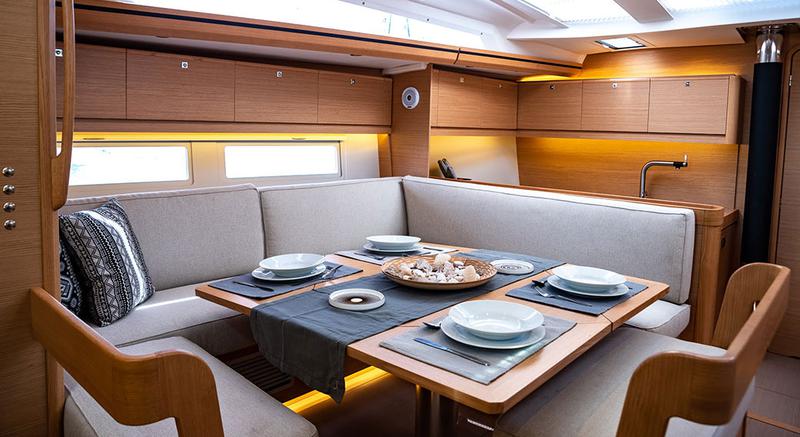 Book yachts online - sailboat - Dufour 520 Grand Large - Blue Bayou - rent