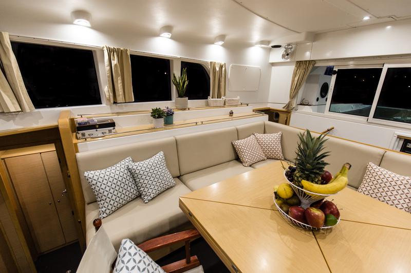 Book yachts online - catamaran - Lagoon 500 - Toro Bianco - Deluxe - rent