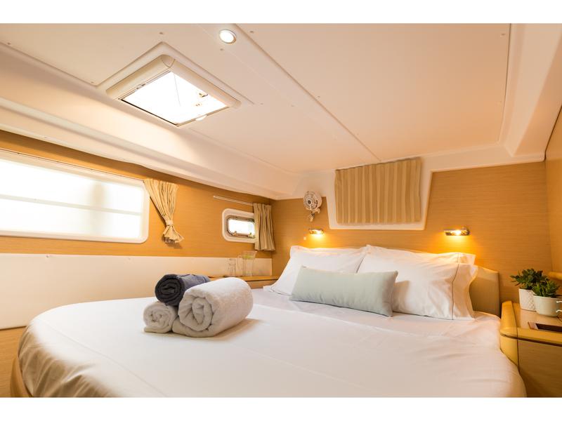 Book yachts online - catamaran - Lagoon 500 - Toro Bianco - Deluxe - rent