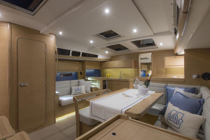 Book yachts online - sailboat - Dufour 460 Grand Large - Amigo - rent