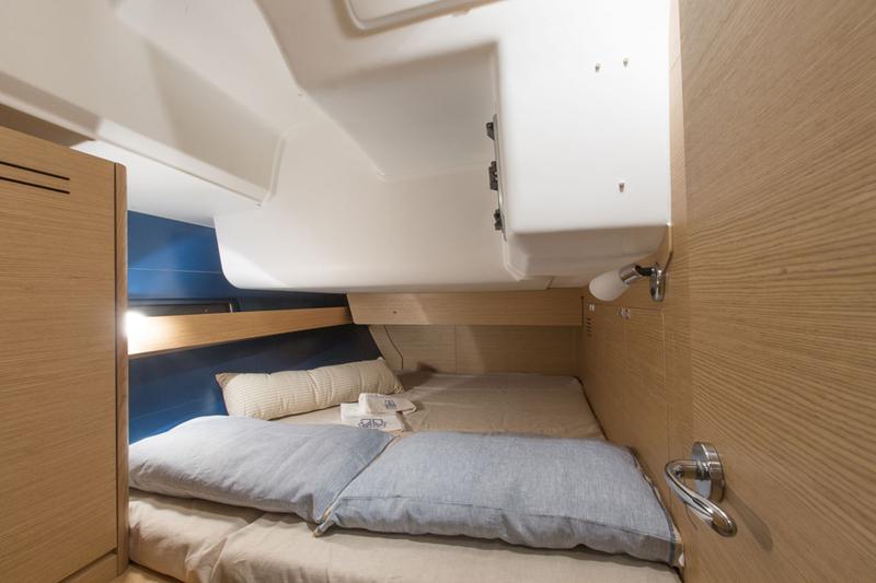 Book yachts online - sailboat - Dufour 460 Grand Large - Amigo - rent