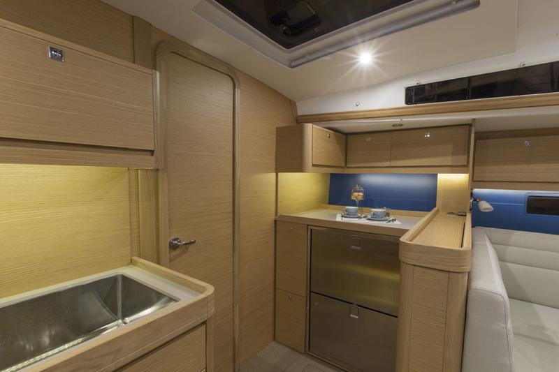 Book yachts online - sailboat - Dufour 460 Grand Large - Amigo - rent