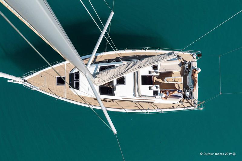 Book yachts online - sailboat - Dufour 390 - Theodora - rent