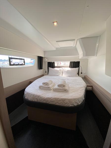 Book yachts online - catamaran - Astréa 42 - Ion - rent