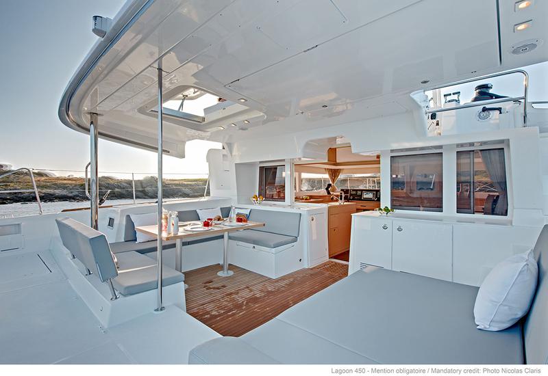 Book yachts online - catamaran - Lagoon 450  Flybridge - Sea Breeze - rent