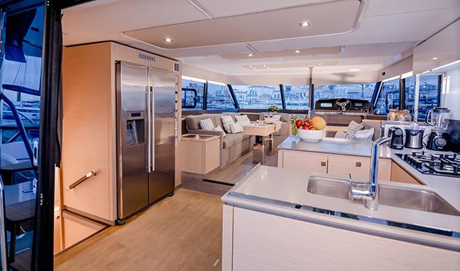 Book yachts online - powercatamaran - Fountaine Pajot MY 44 - Endless Beauty - Deluxe - rent