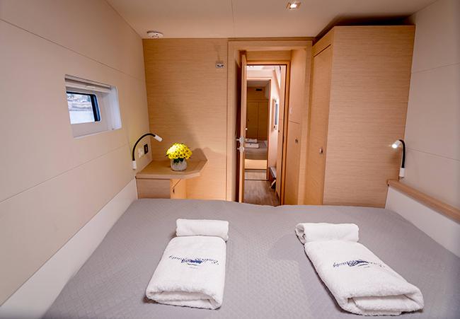 Book yachts online - powercatamaran - Fountaine Pajot MY 44 - Endless Beauty - Deluxe - rent