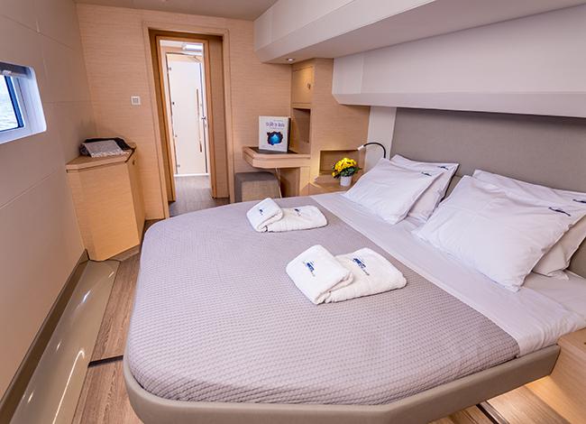Book yachts online - powercatamaran - Fountaine Pajot MY 44 - Endless Beauty - Deluxe - rent