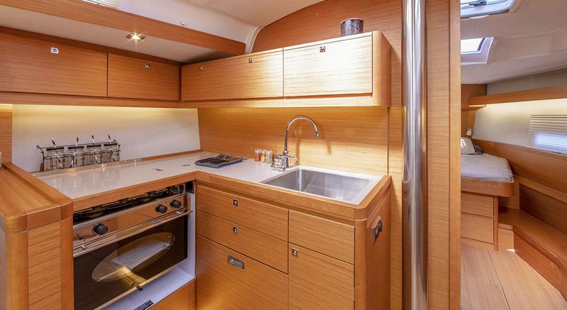 Book yachts online - sailboat - Dufour 430 Grand Large - TRINITY - rent