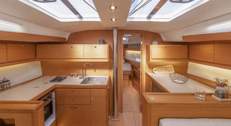 Book yachts online - sailboat - Dufour 430 Grand Large - TRINITY - rent
