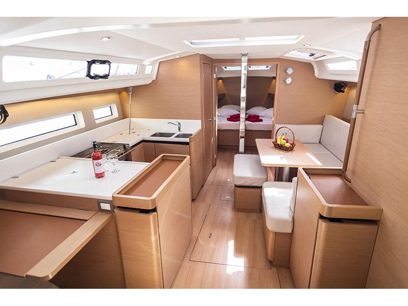 Book yachts online - sailboat - Sun Odyssey 440 - IRINI - rent