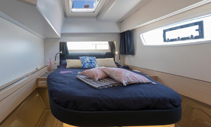Book yachts online - catamaran - Astréa 42 - Argo I - rent