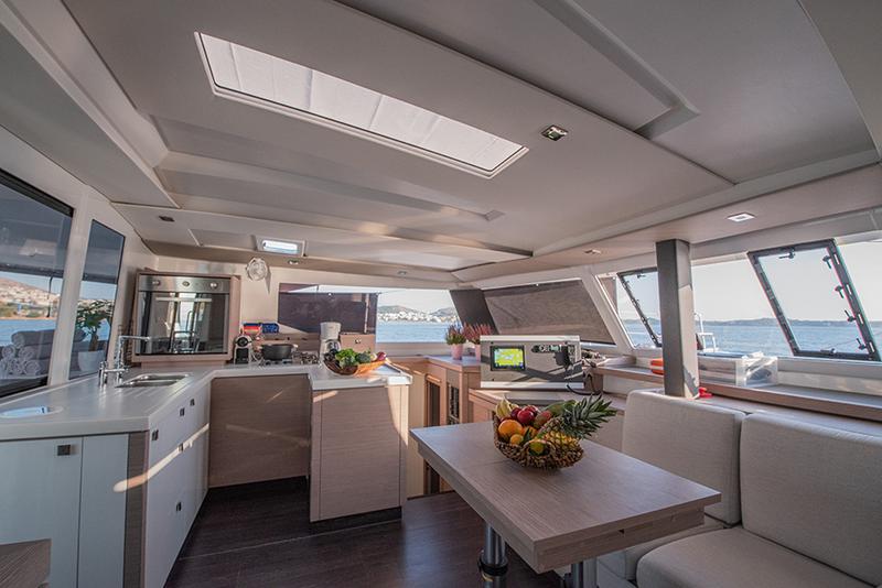 Book yachts online - catamaran - Astréa 42 - NOU NOU 1 - Skippered - rent